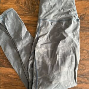 Chic Gray Camouflage Leggings